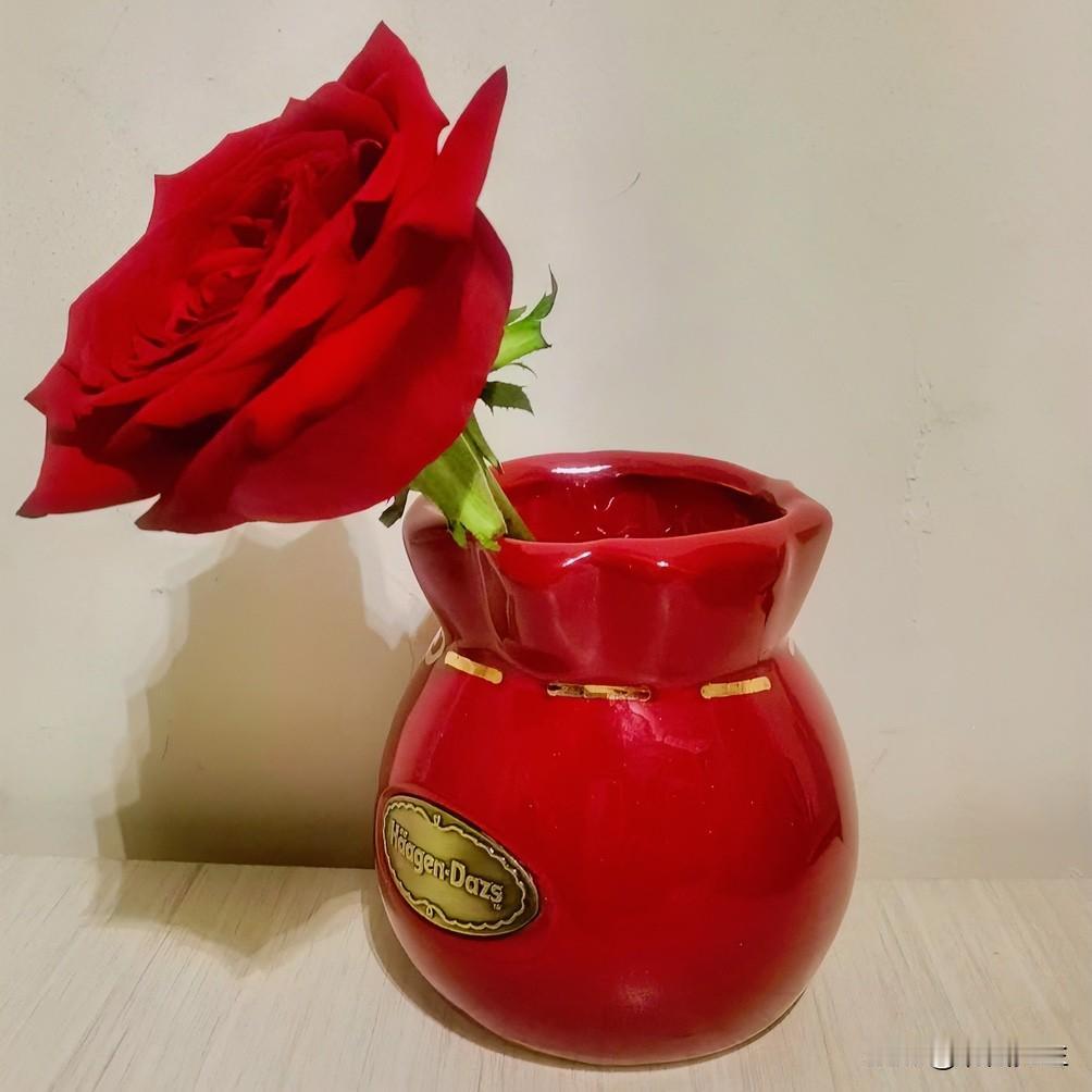 大年初二外甥登门，
大年初三走姑家姨家，
大年初四姑娘回娘家，
大年初五远亲走动