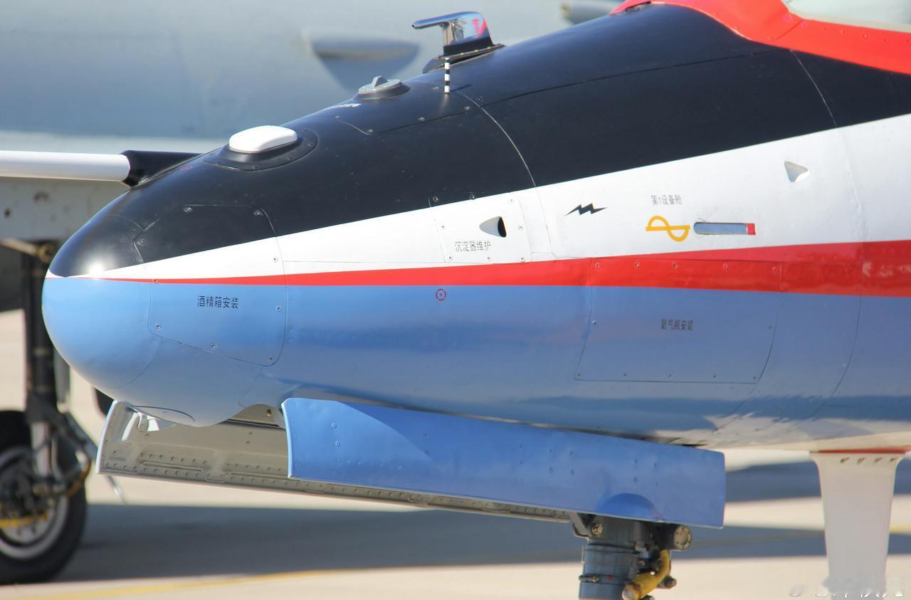 【2025年度大国重器影像盘点之教-8教练机】注意⚠️其机头的酒精箱用于储存风挡