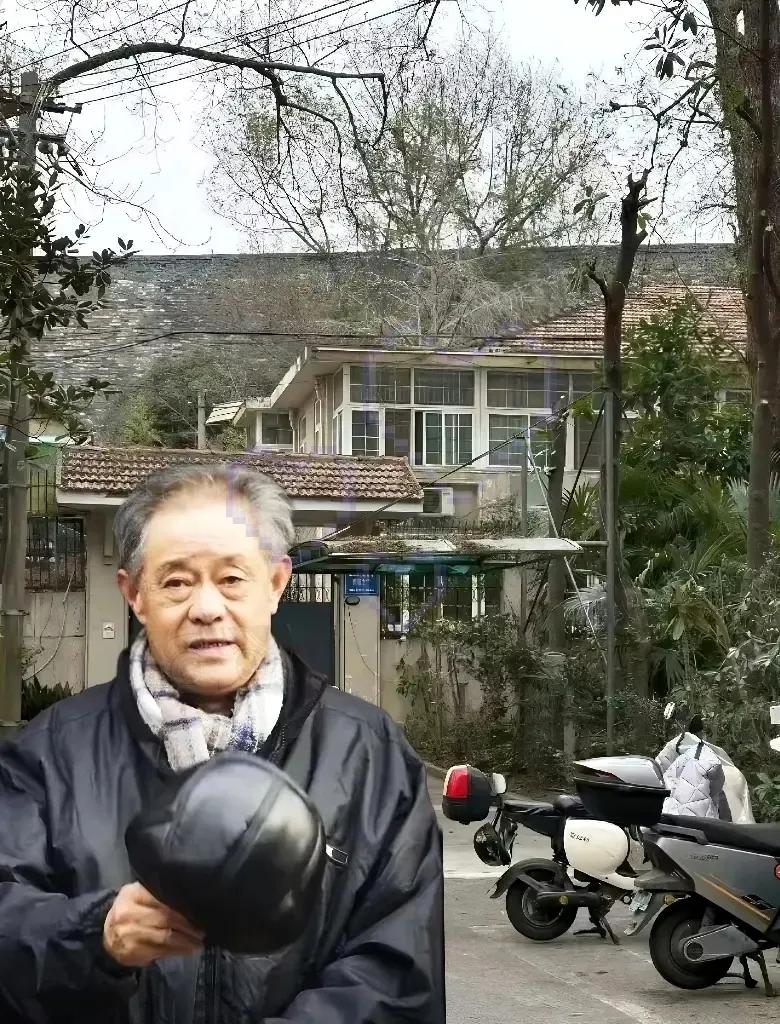 徐湖平的背景这下算是彻底兜不住了。刚开始还纳闷他哪来的底气，手贱查了一下他爹徐志