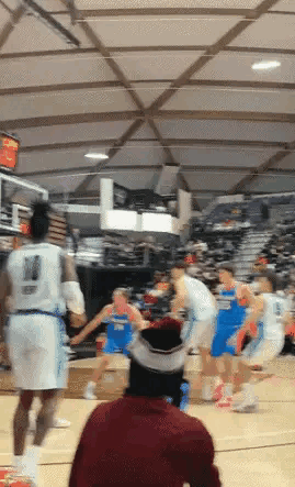 混音主教练比斯普利特懂球！今天赛后又夸杨瀚森：他的篮板比以前更好了，英语也比夏联