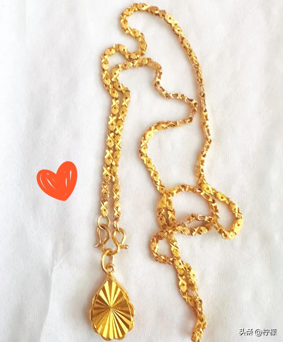 婆婆送了我一条她年轻时买的金项链，说当时买的是一两重。我一开始以为一两是50克，