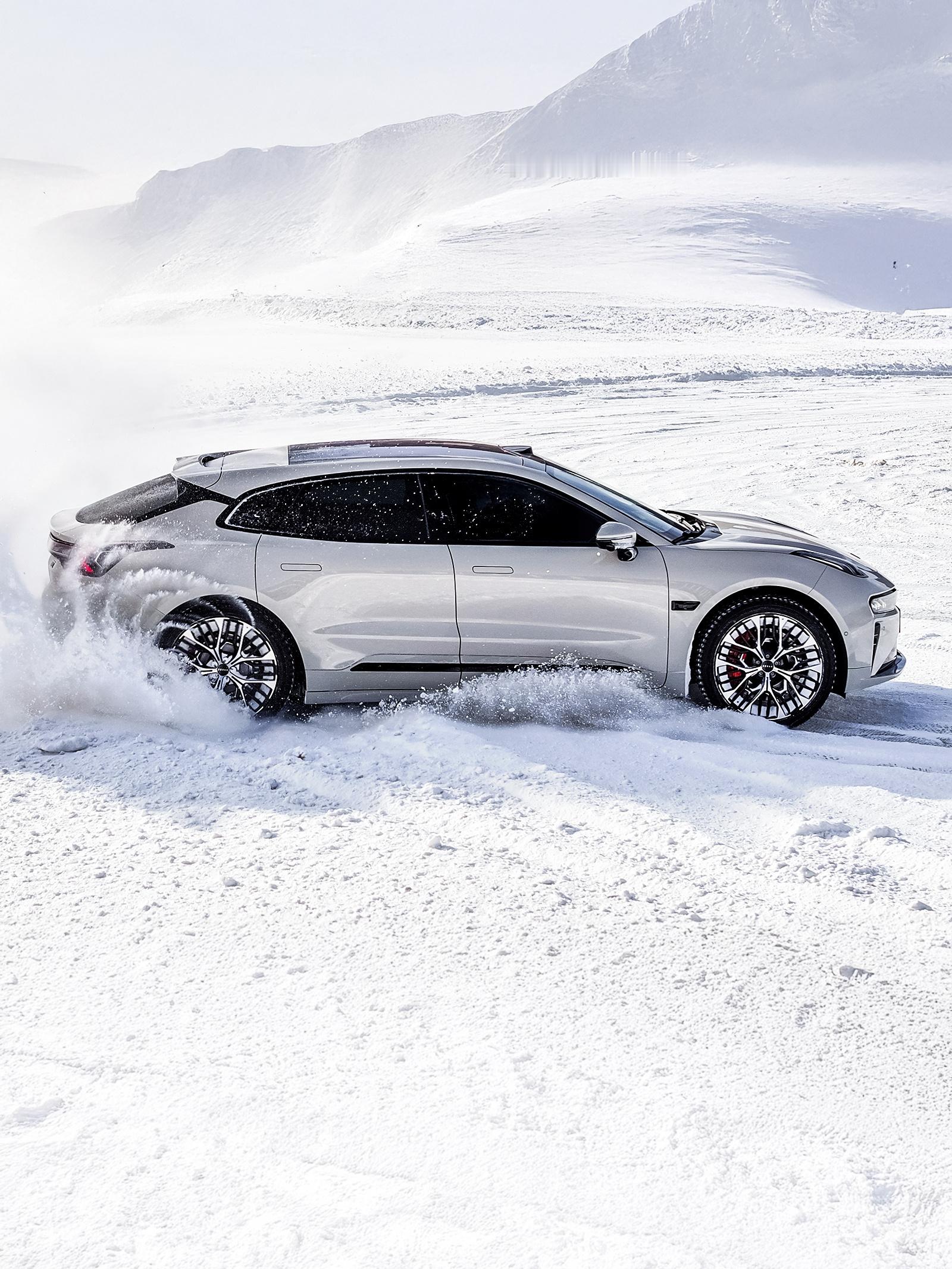 新款的极氪007GT和极氪007也快了，官方消息是今年Q2正式上市，而且还会推出