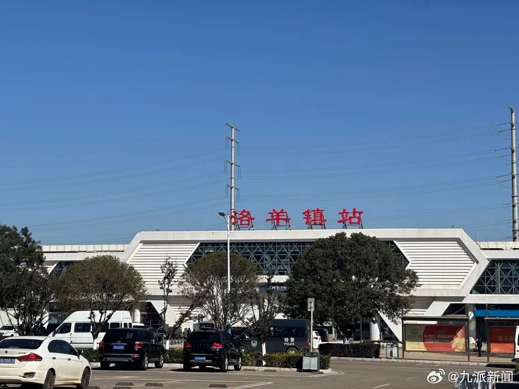 【#检测列车撞人致11死外包被罚1.5万#】澎湃新闻从相关渠道获悉，因涉中国铁路