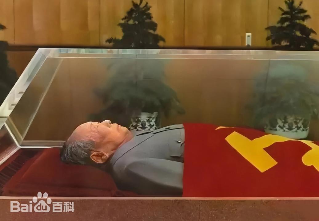 毛主席的五大遗憾：

第一：接班人选谁？

毛主席在世时，曾苦心孤诣地选择接班人