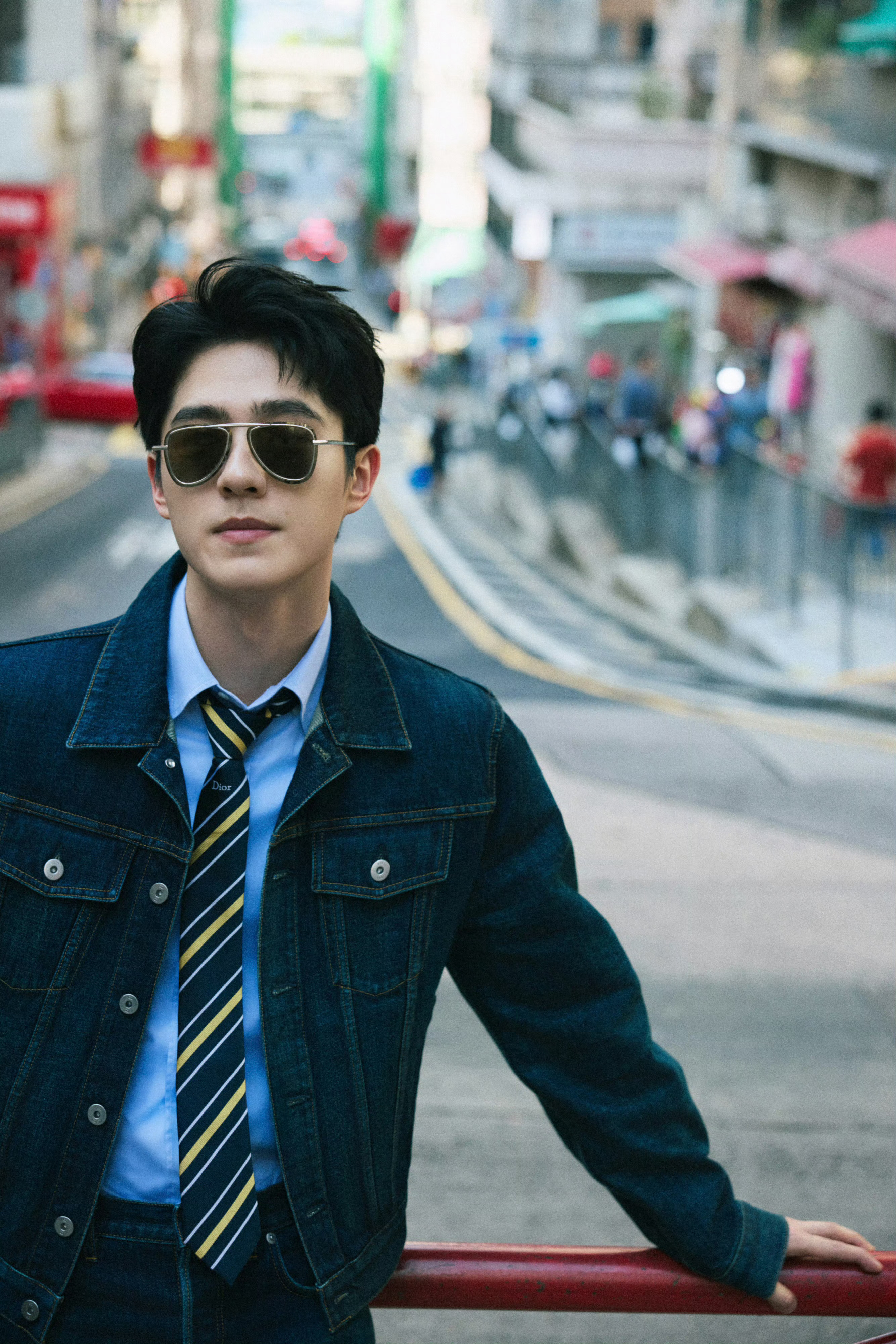 香港街头穿Dior的刘昊然 📸 风格大赏