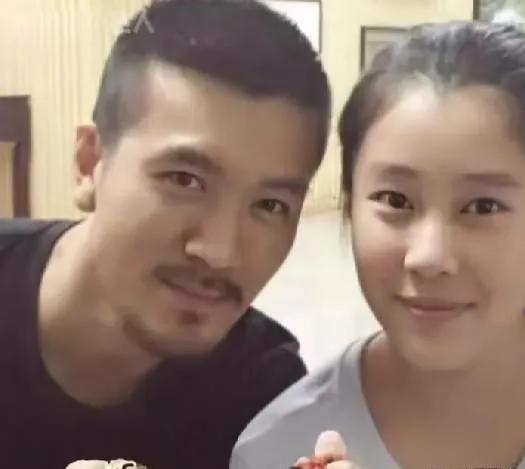 杨子和前妻所生的大女儿杨海润发声支持父亲，称节目呈现的只是片面，父亲也有温暖的一