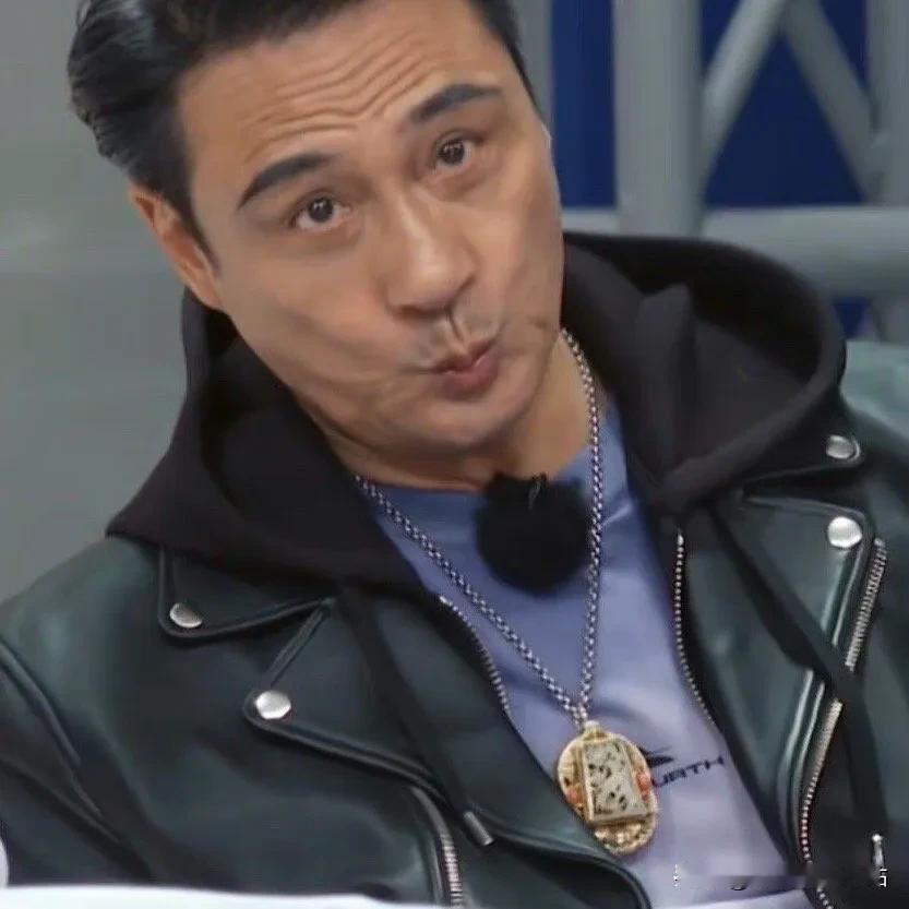 哈哈哈，《无限超越班》向佐说自己闭关了七年，每天10～12个小时锻炼，学习表演，