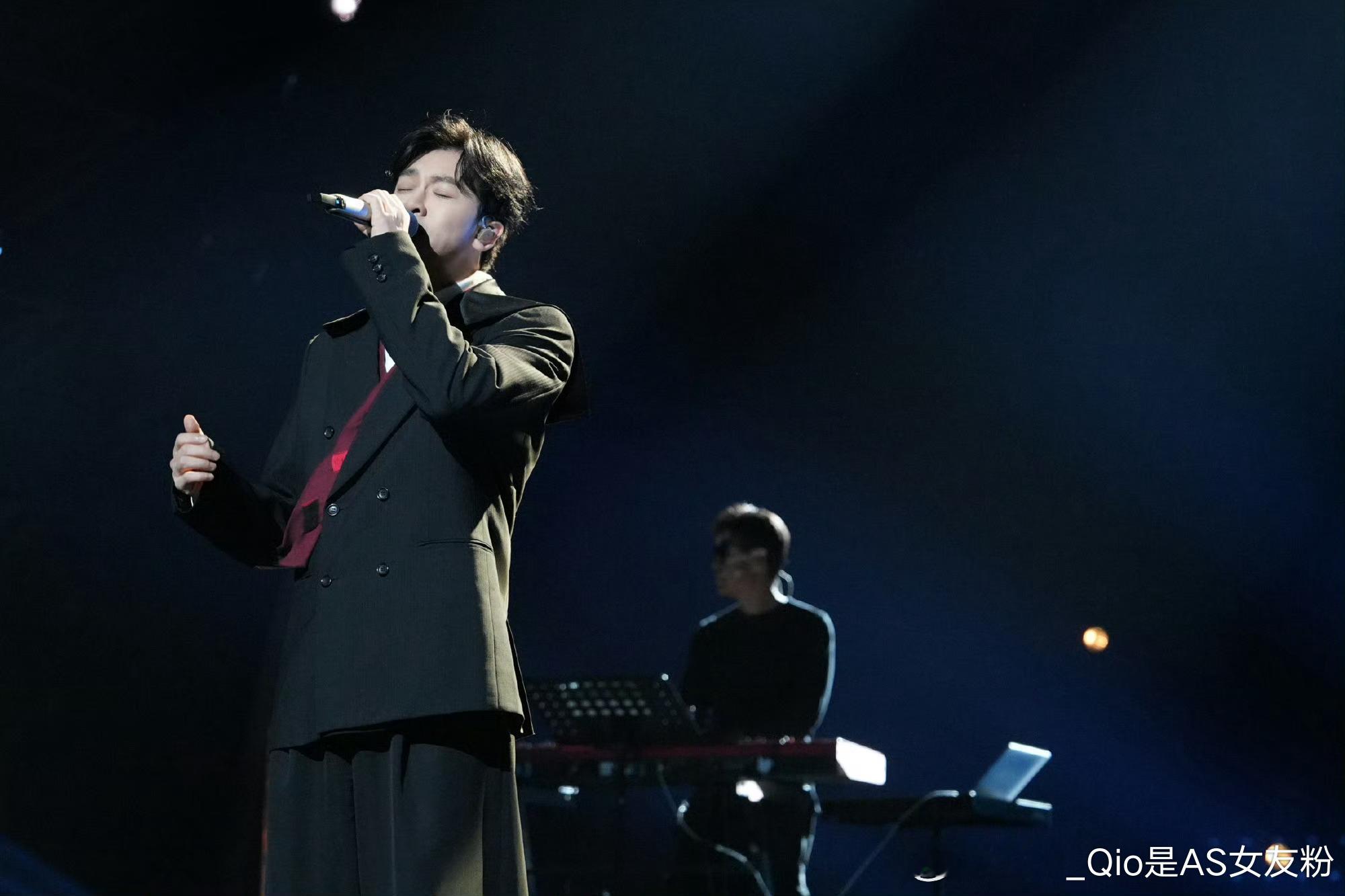 声生不息华流季舞台超会评第九期 声生不息华流季舞台超会评第九期《恋人未满》  我