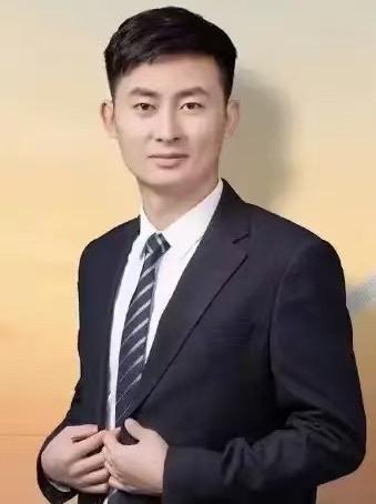 今天是武亮的第一场直播，接替雪峰老师的角色，开场会很难。
武亮第一次直播，不是试