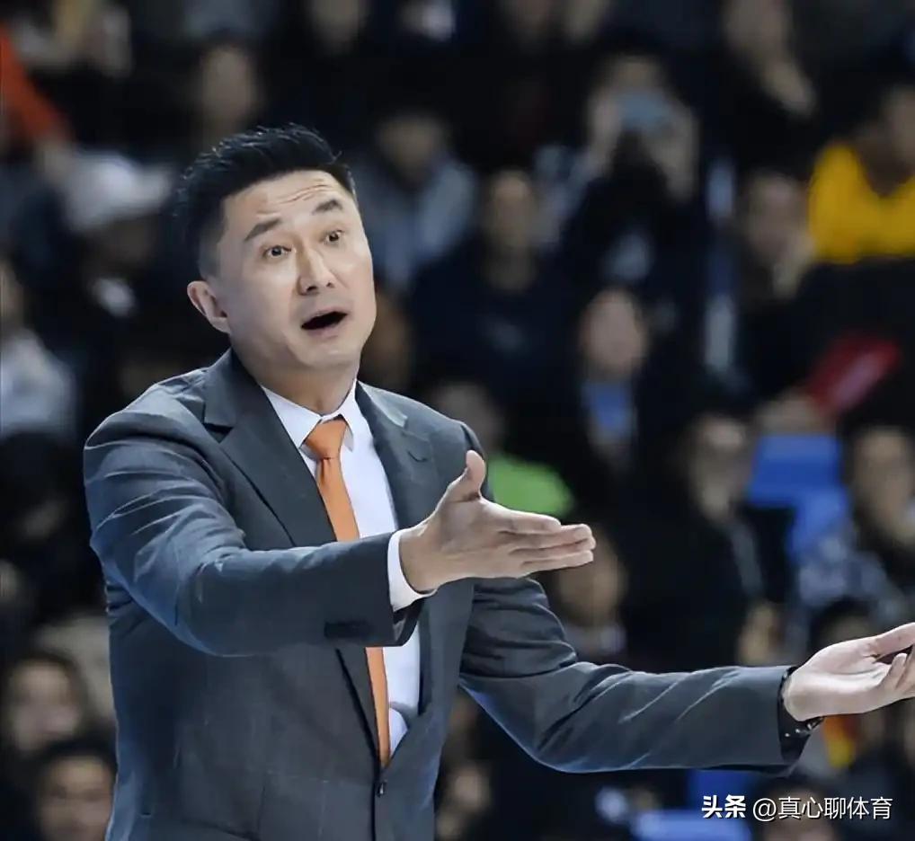 球迷和各大媒体都把广东队存在的问题摆出来了
相信作为球队主教练的杜锋肯定比我们这