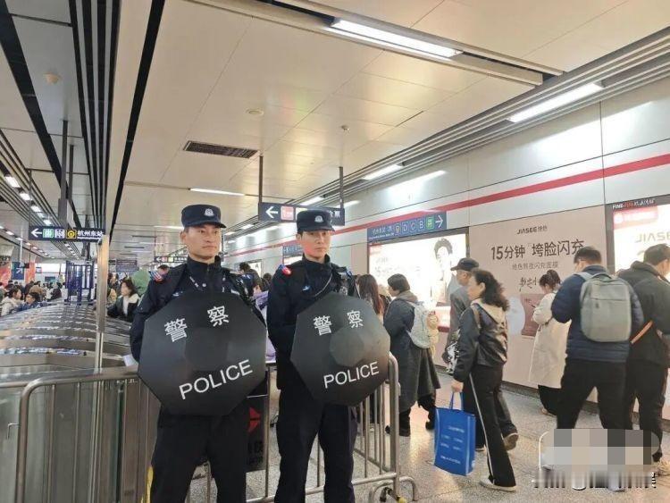 吴京，没想到吧！

吴京万万没想到！春节上映的新电影《镖人》没能引起热议，令人意