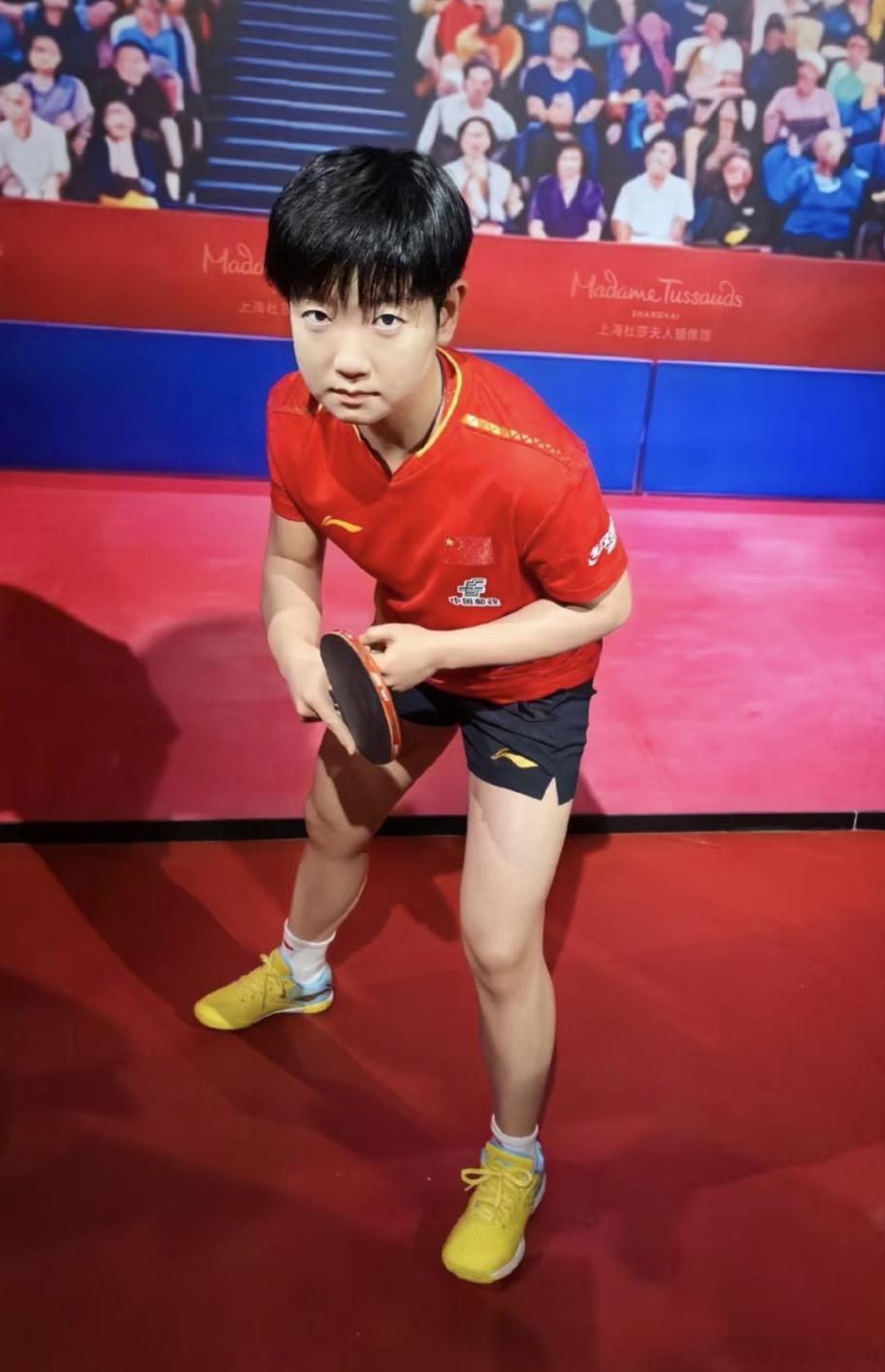 孙颖莎蜡像入驻上海杜莎上海杜莎夫人蜡像馆孙颖莎 孙颖莎蜡像于今日开幕，话说这蜡像