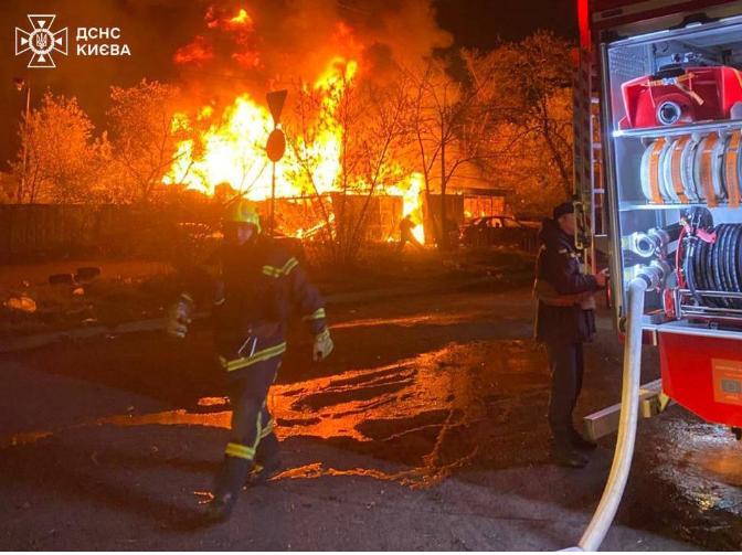 炸！炸！炸！当地时间2026年4月15日深夜到4月16日凌晨，俄军发射了20多枚