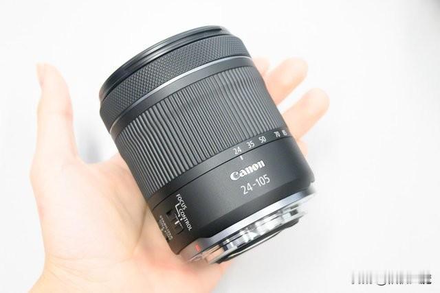 佳能 RF 24-105mm f/3.5-5.6 IS STM 镜头。非恒定f4