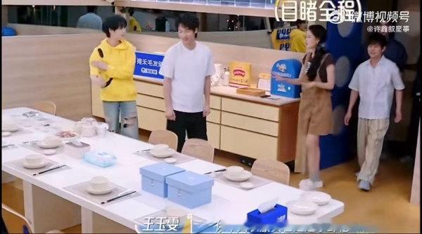 丁程鑫被王玉雯一秒抓包 王玉雯：不用推理，眼睛它自己就看见了。丁程鑫：下次穿夜行
