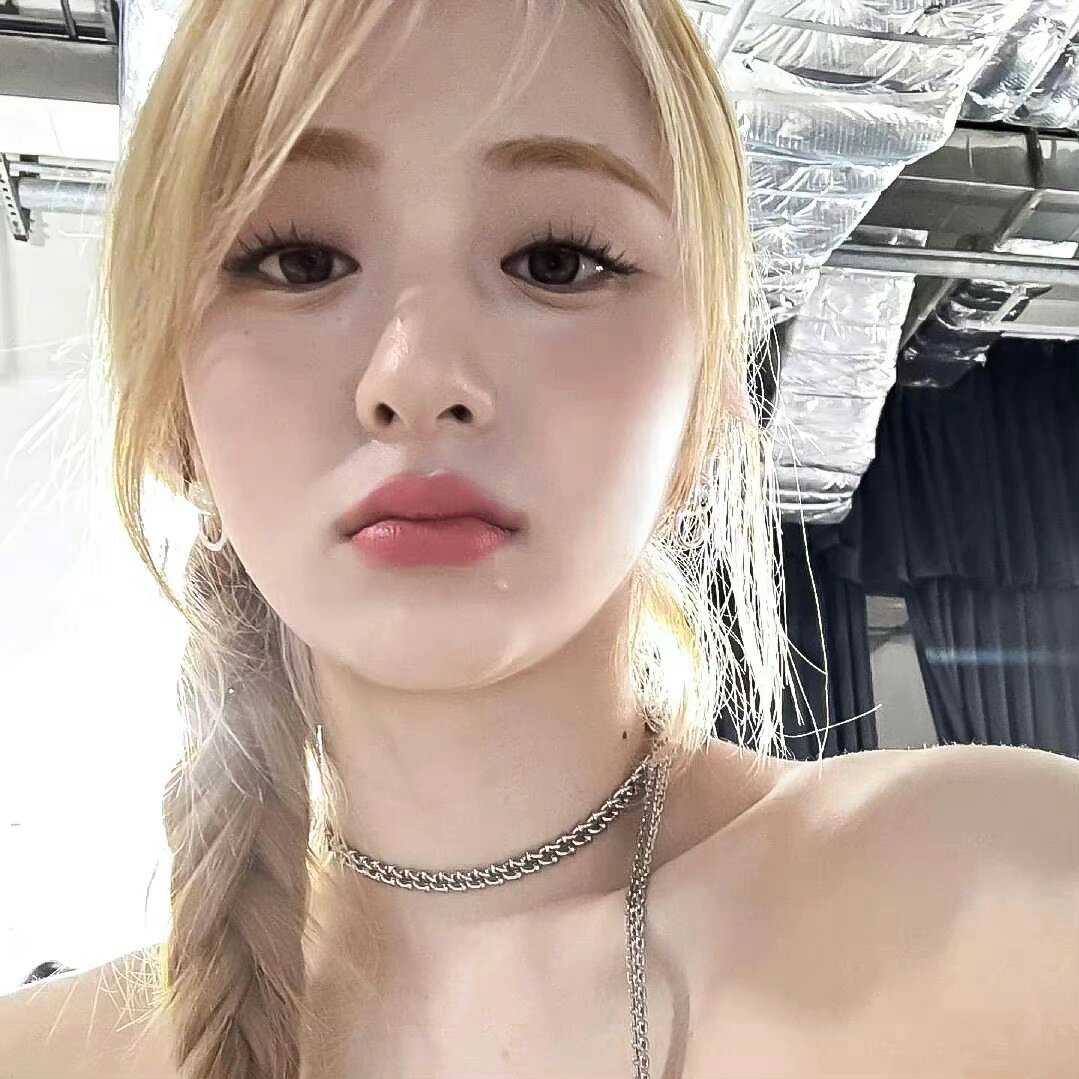 许允真  头像合集📞 ​​​