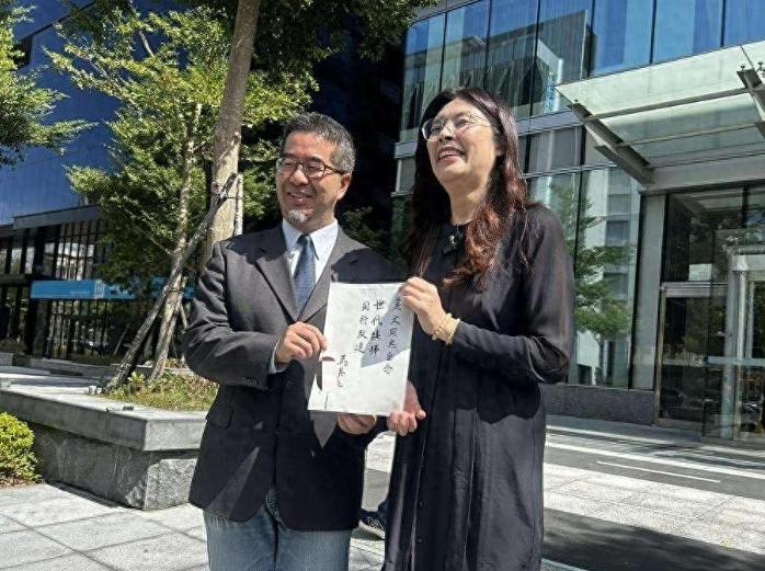 郑丽文刚坐上国民党主席的位置，就立马开始烧“人事第一把火”，动作快得让人咋舌！