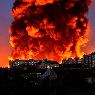 一份新报告，刚刚把俄乌战场上最残酷的数学题摆上了桌面：战损比，8比1。
这串数字