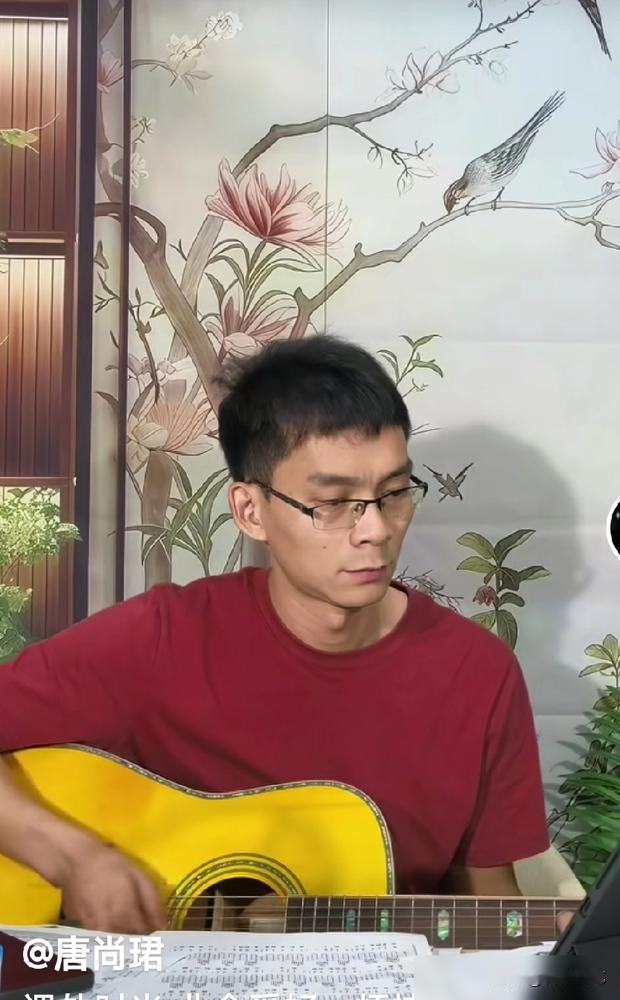 转专业失败后做点事，也叫蹭流量？
唐尚珺2025年就俩动作：带妈看雪，骑行西北