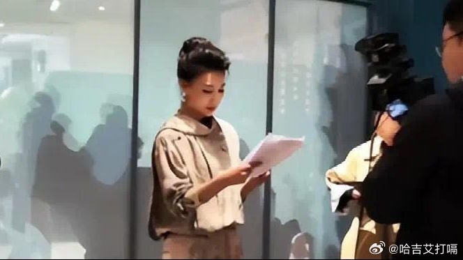 凤凰新闻【李梓萌风波大反转！同事曝光现状，离开央视传闻这下终于真相大白】文|星光