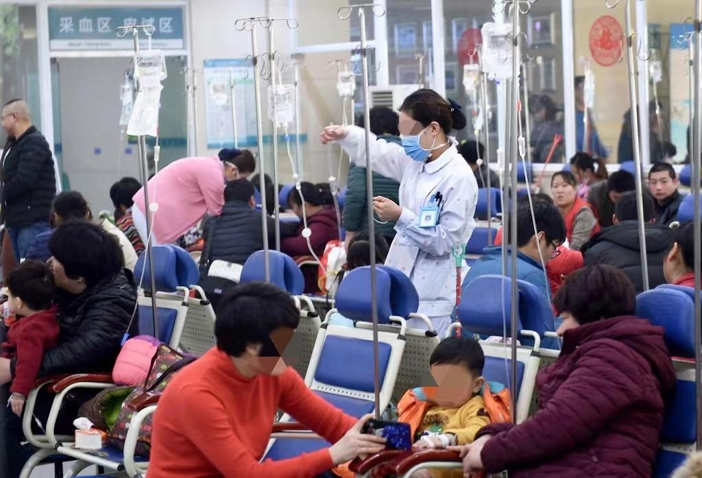 犹如春运排队！儿童医院人满为患，挂不上号还可以这样办....

“犹如春运排队”
