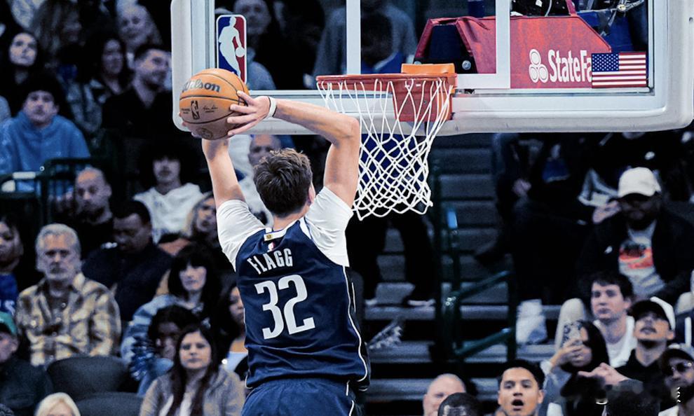 差一个篮板球就连续三场30+10，弗拉格有点太强了啊。[6]

这还是在对面所有