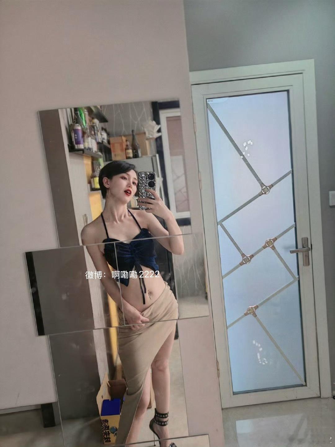 今天要不就这身穿搭吧，好久没出去玩了[苦涩][苦涩][苦涩] ​​​