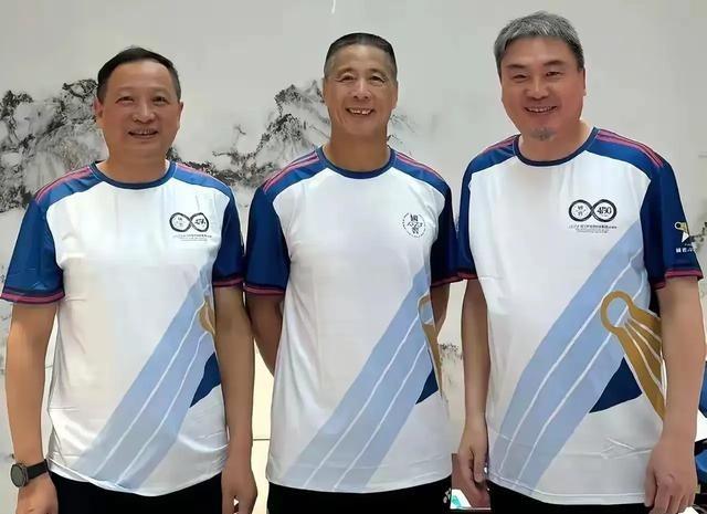 羽毛球三剑客赵剑华、杨阳、熊国宝罕见同框，引发老粉回忆杀！当年他们技术流天花板：