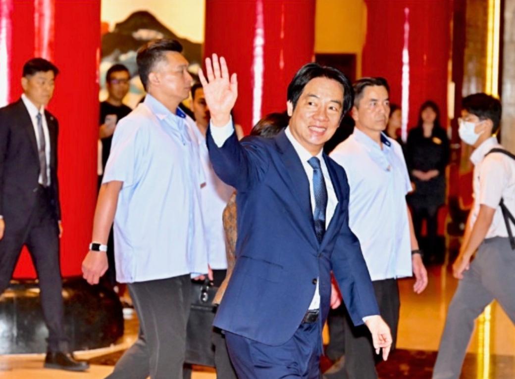 赖清德的回应来了。
九二共识这个词，一直都是岛内外都成了“定海神针”。郑丽文那句