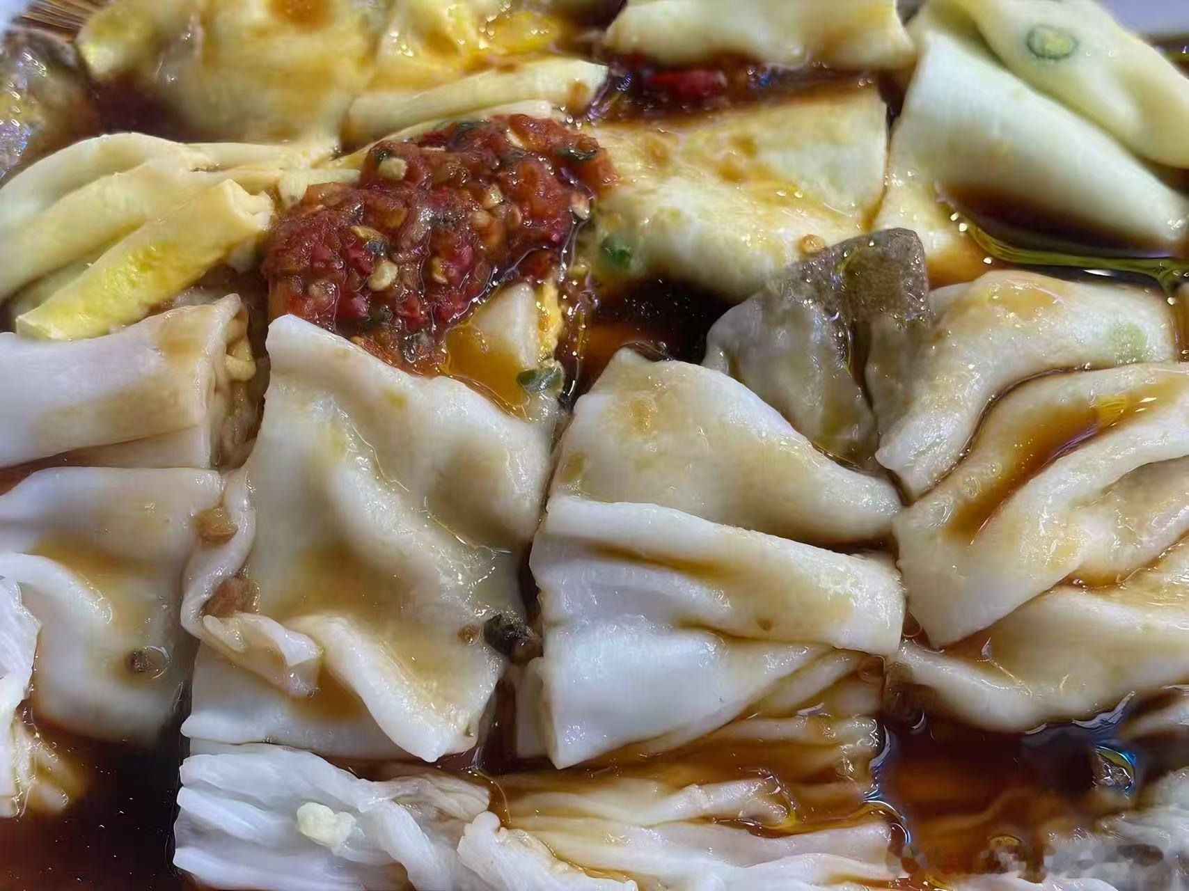 我这个广东大少房东有件事跟你聊聊，你为啥要在广式肠粉加辣子？？？？？？？？？？？