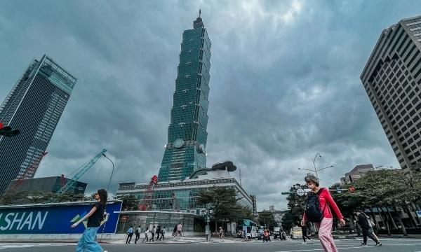 【亮眼經濟與貧困人民 台灣患上“台灣病”】今年以來，台灣經濟數據亮眼，台灣行政機