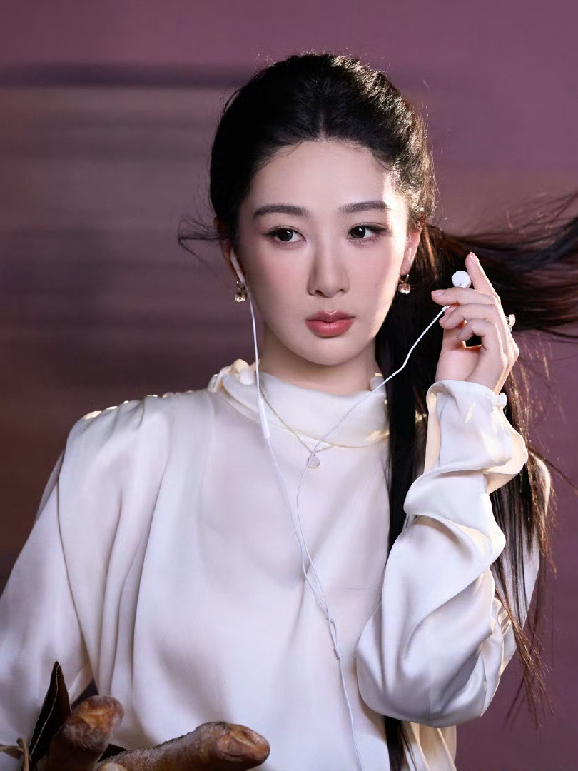 杨紫杨紫李祯yz杨紫家业皓月清凉， 你是人间曙光，人海冷漠， 你是人间炽热