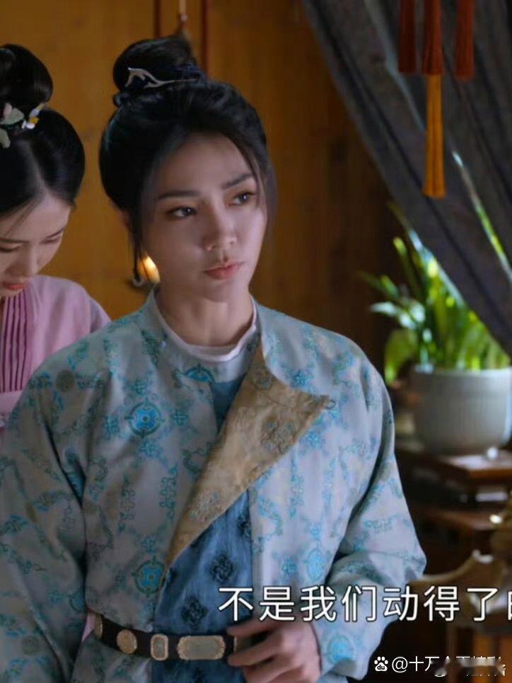 就想知道这衣服为啥要这么穿 ​​​