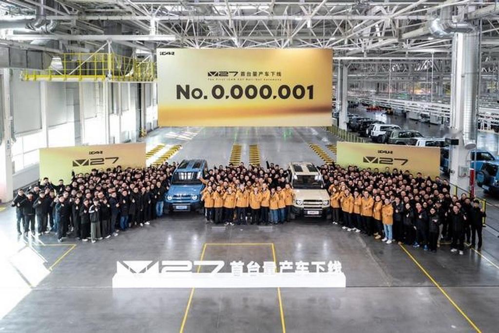 【奇瑞iCAR V27首台量产车下线】近日，奇瑞iCAR V27全球首台量产车正