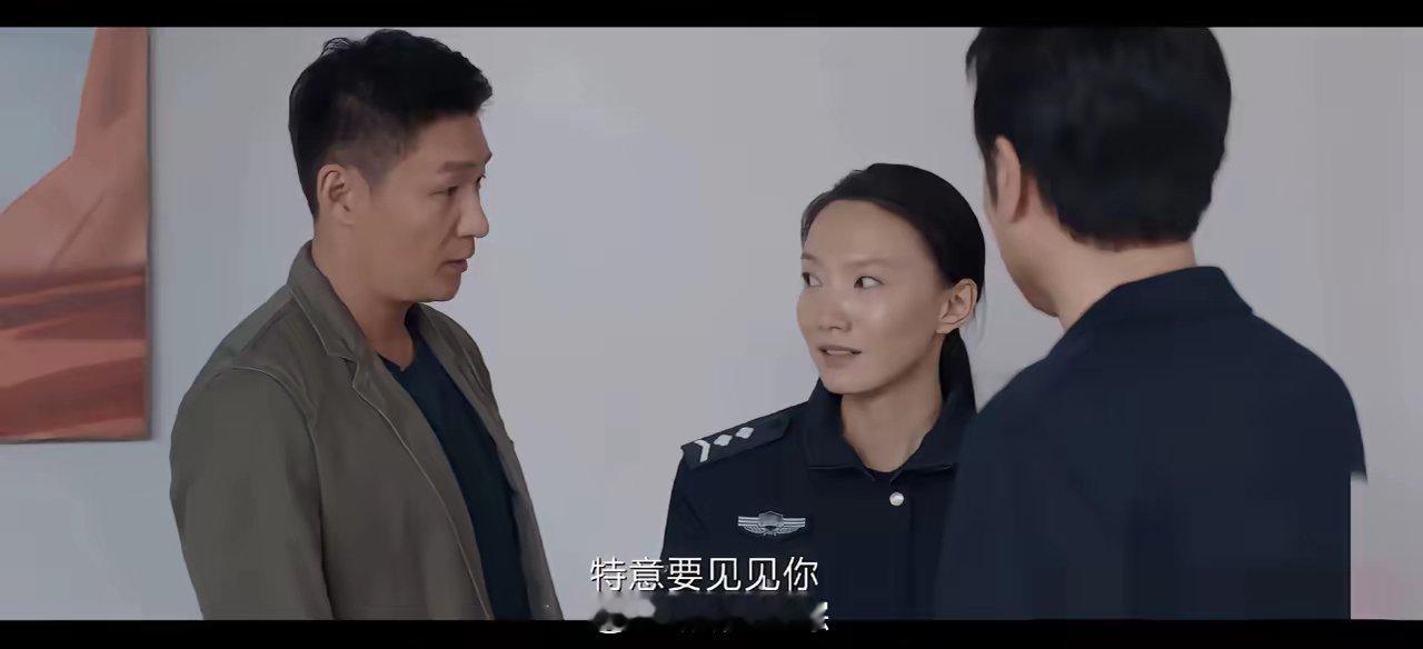 《我是刑警》最让人看不懂的一幕:杨小洁在成功比中犯罪嫌疑人杜坤的指纹后，秦川激动