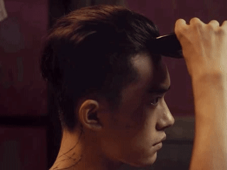 易烊千玺的角色版图跨度极大，《少年的你》《送你一朵小红花》《小小的我》《酱园弄》