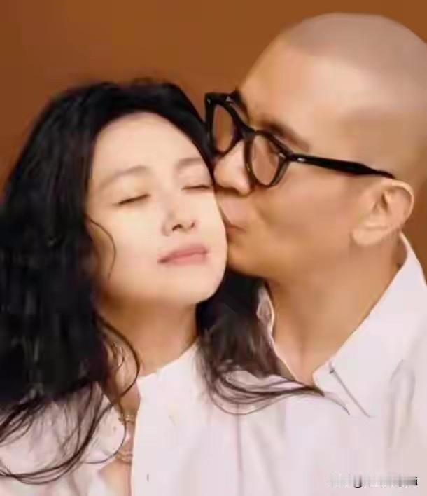 近日，韩国某电视台采访并跟拍了具俊晔在台北生活，他经常陪伴大s。这引起人们的热议