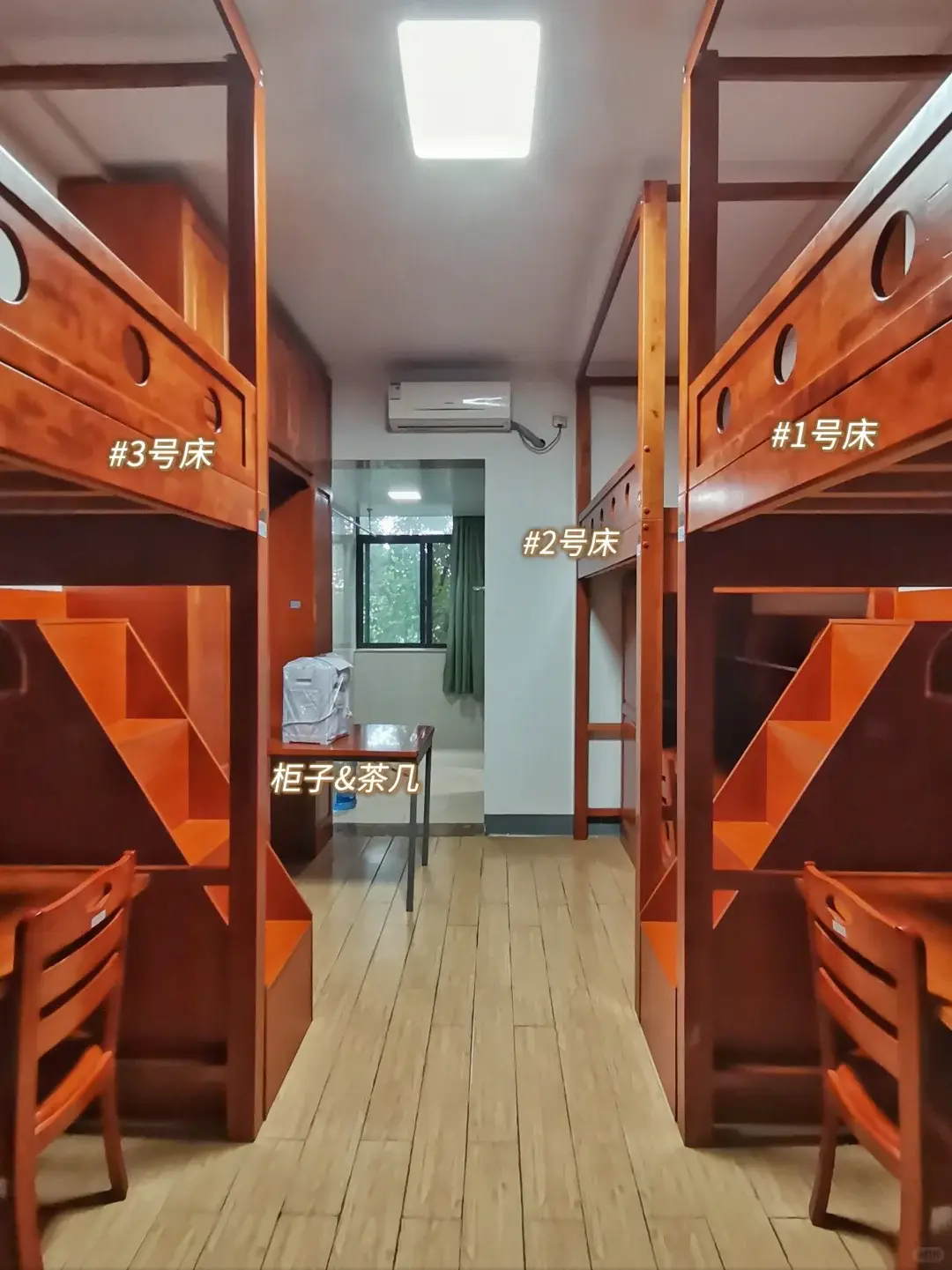 刚开学就住上三室一厅了刚开学就喜提“三室一厅”，属实是大学生专属梗了。说白了就是