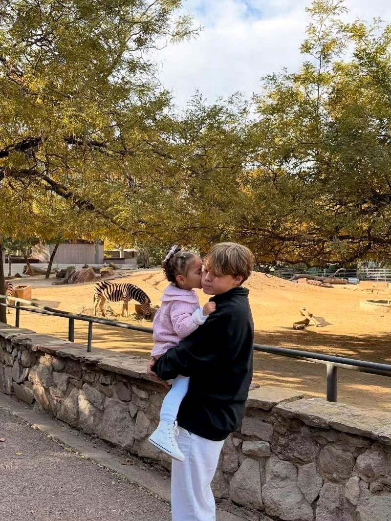 内马尔 兄妹参观动物园