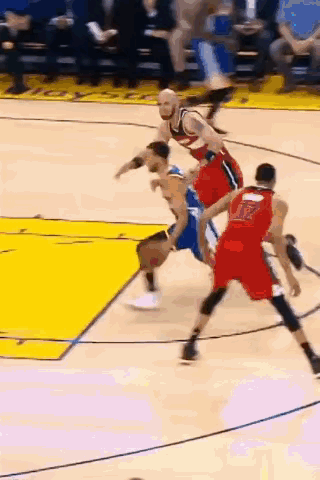 库里生涯最不可思议的假动作 