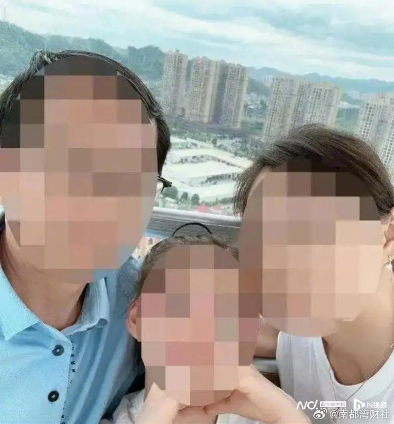 【贵州一#银行原纪委书记被举报婚内出轨#，纪委已介入调查】近日， 贵州遵义汇川农