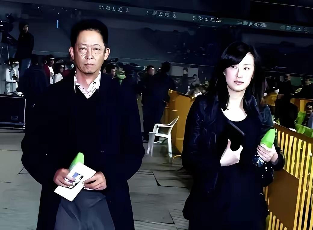 每次看王志文和他老婆陈坚红新闻都觉得特有意思。陈坚红是亿万女老板，又美又有气质，