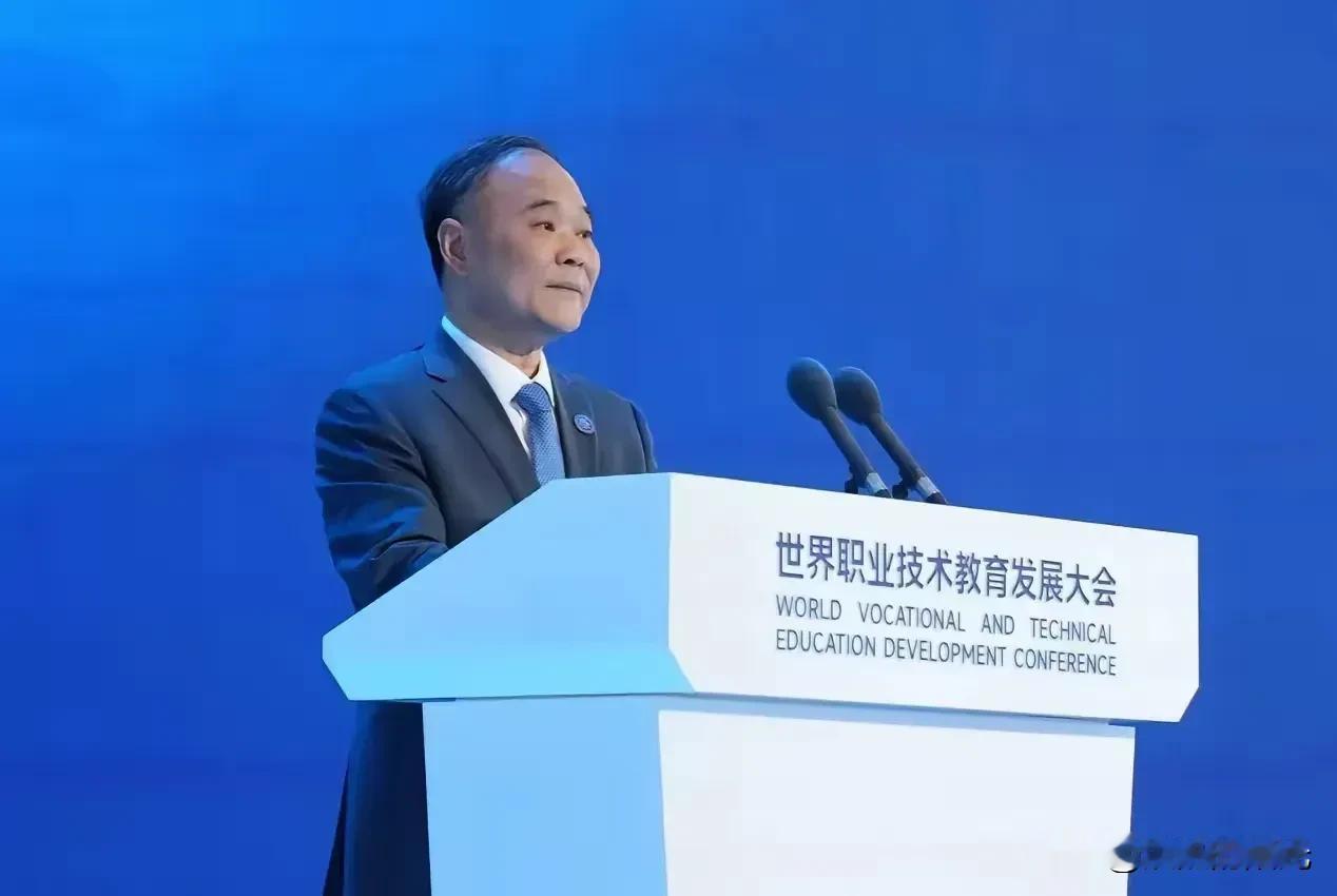 就在刚刚

吉利大佬李书福发火了

他表示，现在的新势力品牌大多数都喜欢“挖”吉