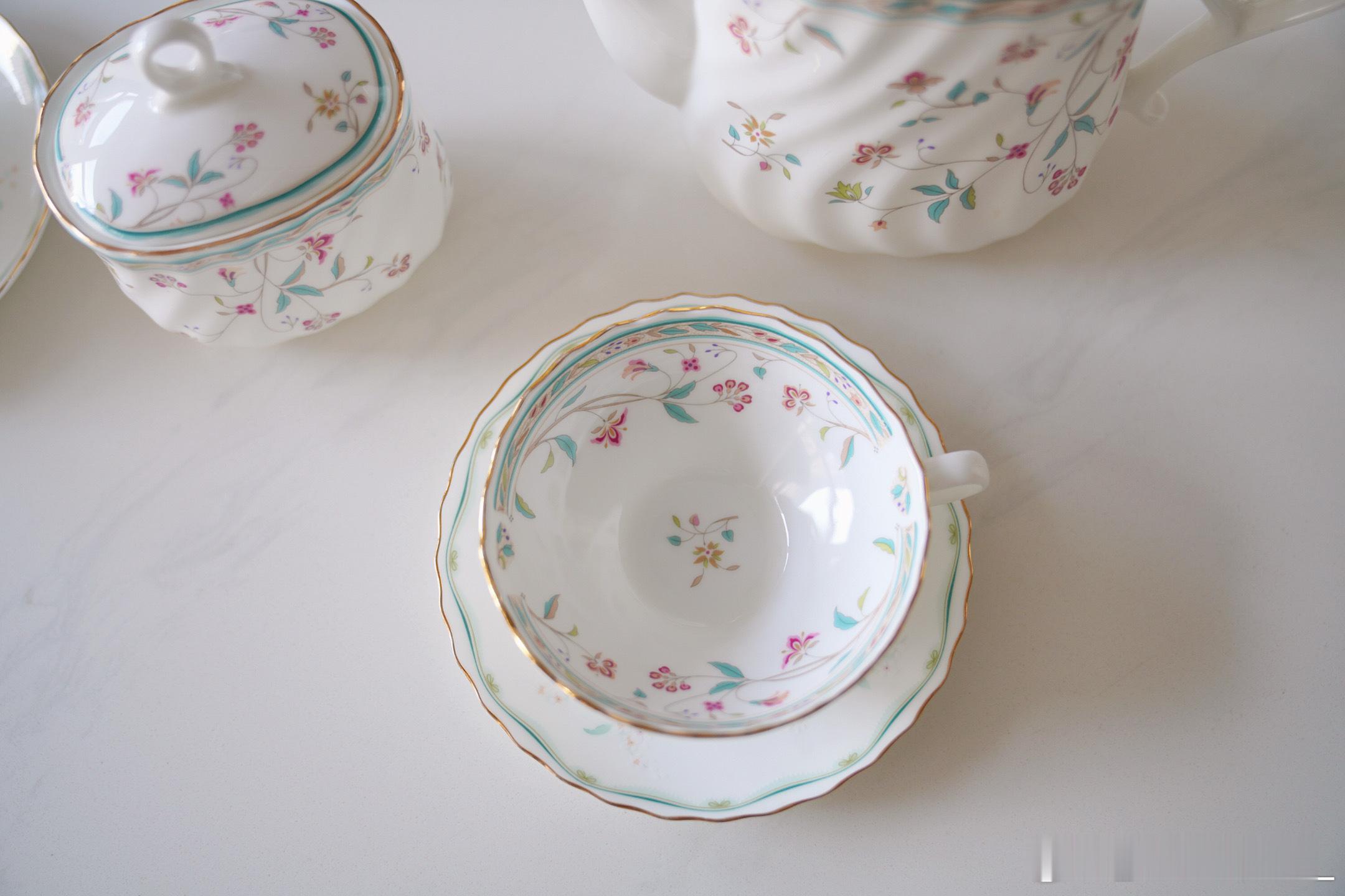 这套茶具好多年了，我记得当时买的超便宜，其他记不清了，茶杯好像才15还是20，在