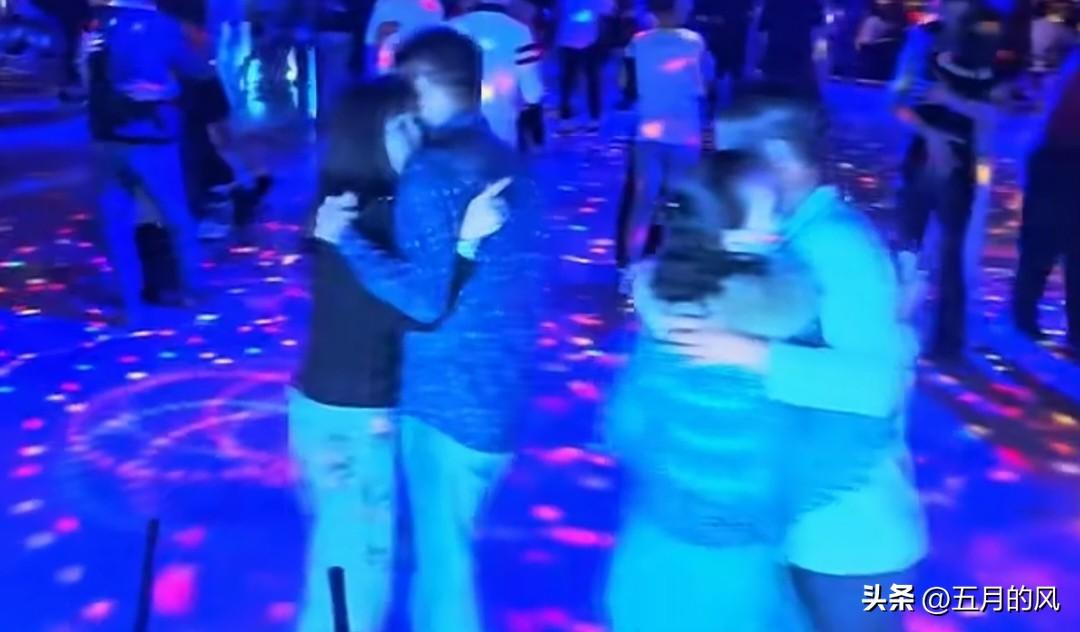 到舞厅跳舞，为什么中途会有“15分钟熄灯舞”？是让成年人在黑暗里放纵那点见不得光