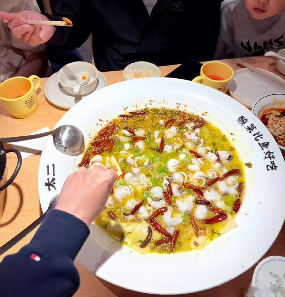 太二酸菜鱼下单到上鱼仅6分钟谁没被这“闪电上菜”惊到过？可最近看到“1年关店65