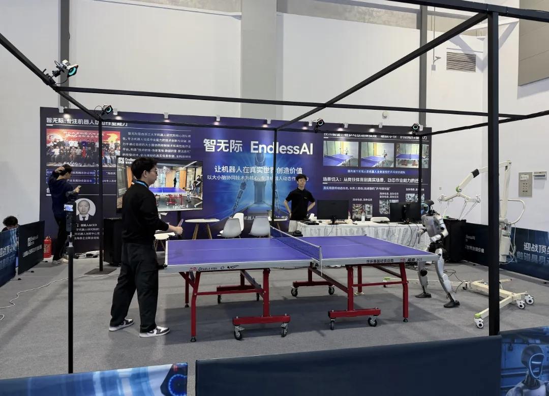 4月26日，据社交媒体报道，人形机器人连续3天约战人类打乒乓球，背后是浙江大学团