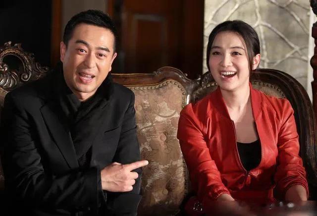 演员宋佳说：“我跟张嘉益拍《悬崖》的时候，他是艺术总监，可他这个艺术总监的心思都
