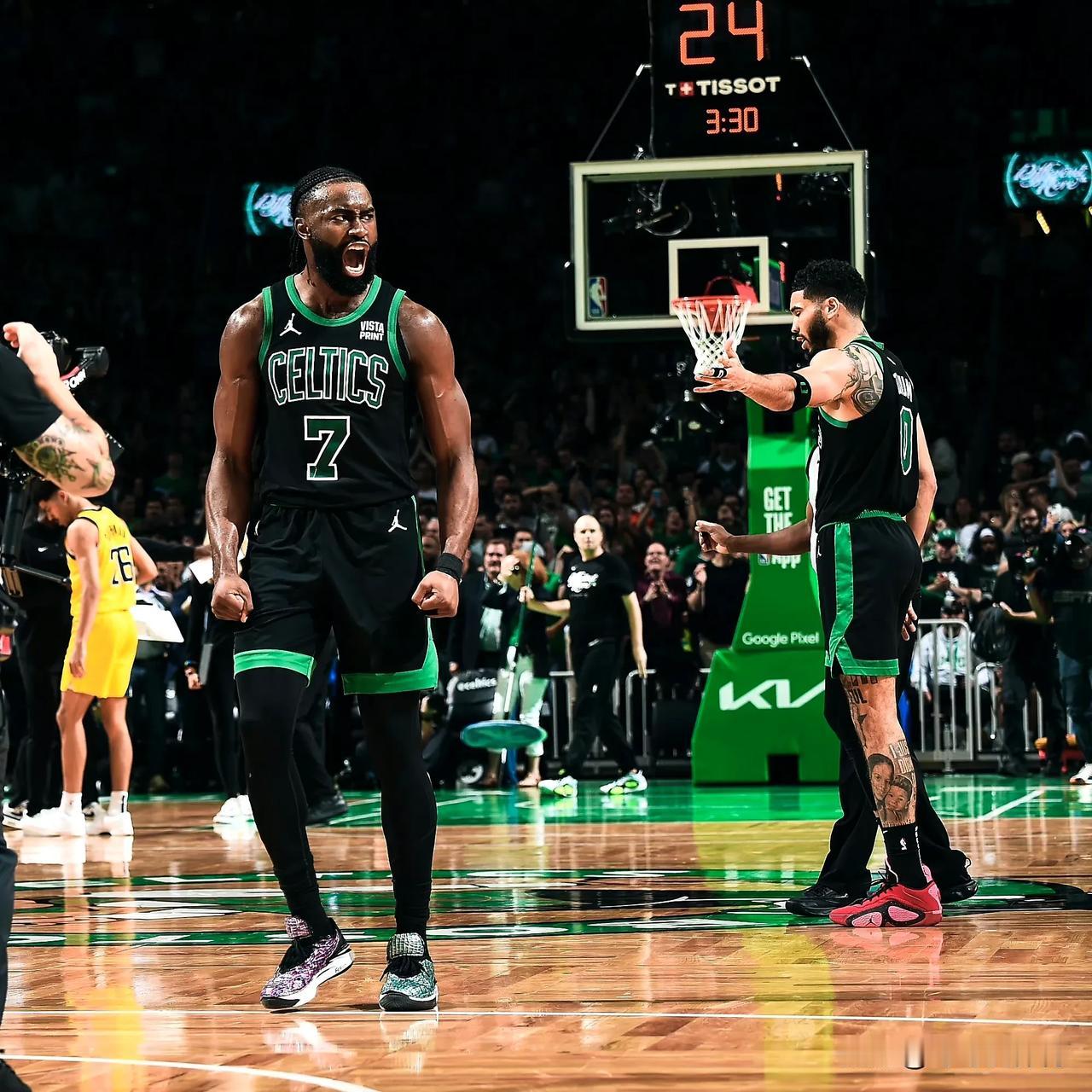 塔图姆最没有资格留在最佳一阵，是杰伦布朗，是小白，是全能王霍乐迪，是凯尔特人全队