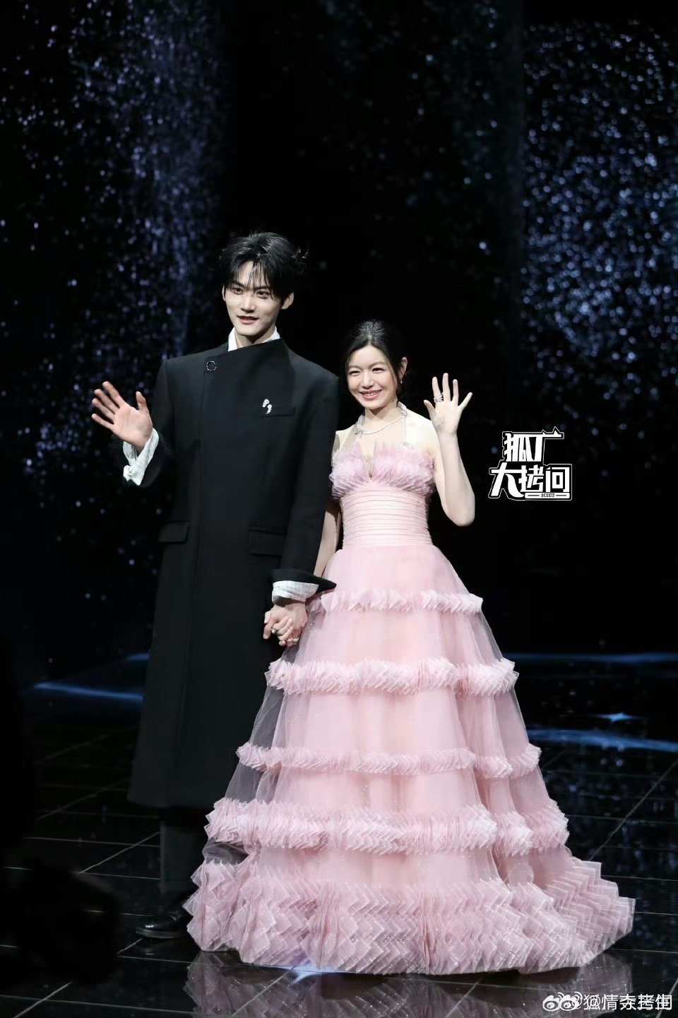 陈妍希周柯宇牵手求二搭三搭勾勾搭搭